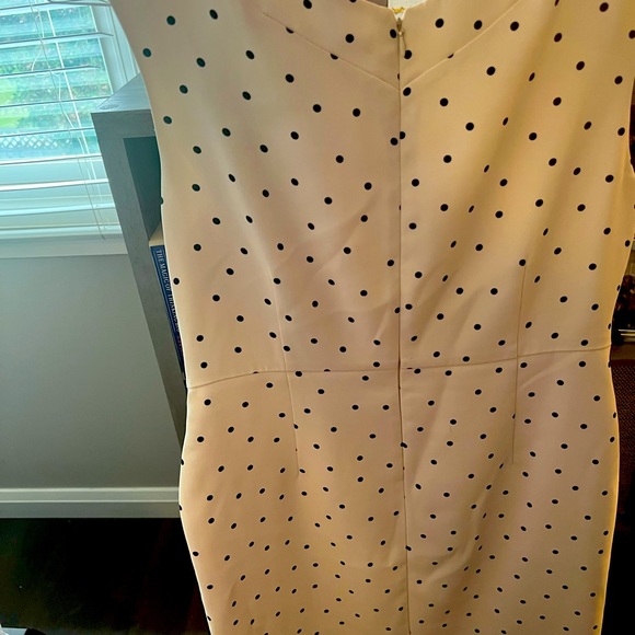 Almost new slim fit dress - Picture 2 of 4